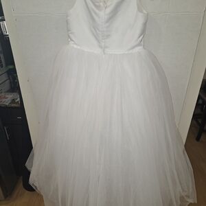 ✨ Girls White Elegent Formal Gown – Size 6 ✨